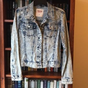 Denim jacket (acid wash)